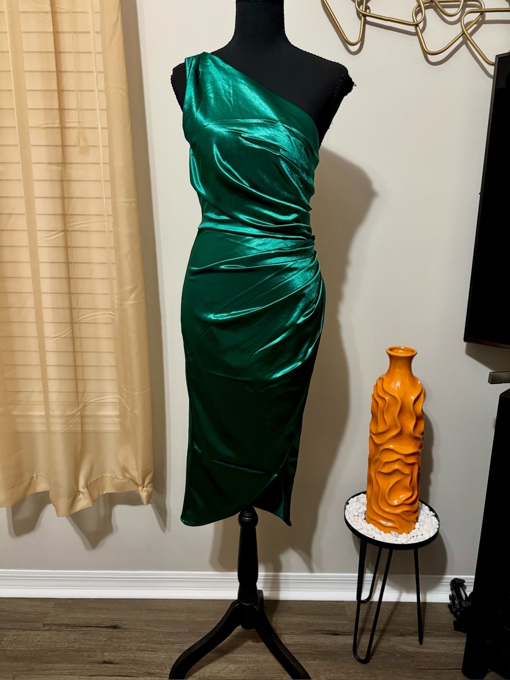 Midi One-Shoulder Emerald Satin Cocktail Dress size medium